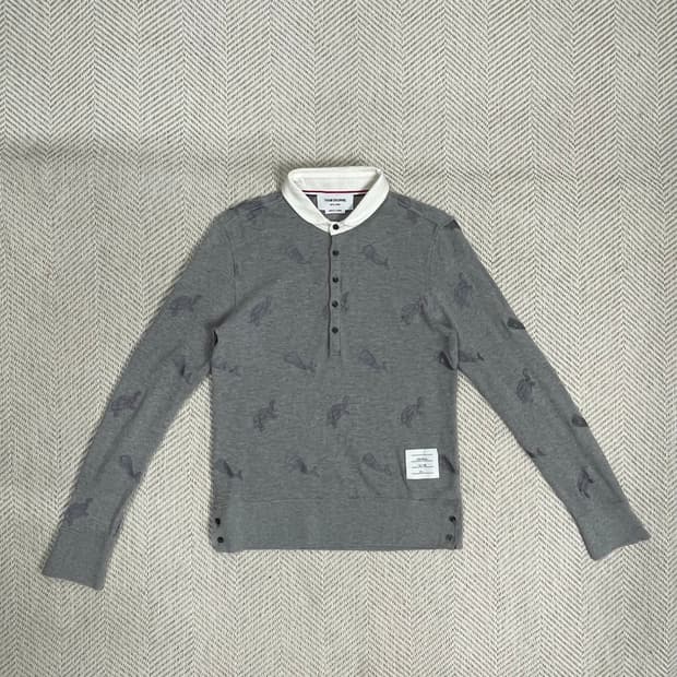 톰브라운 그레이 거북이 패턴 럭비 티셔츠