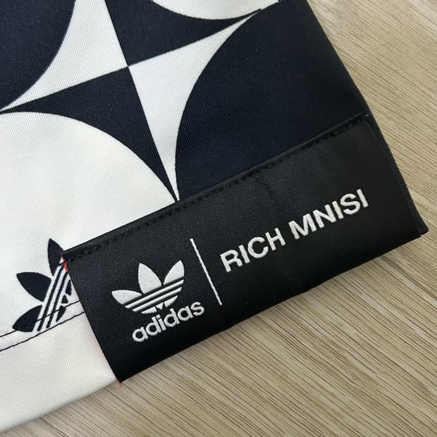 아디다스 Rich Mnisi 콜라보 볼레로 반팔 나시 세트 