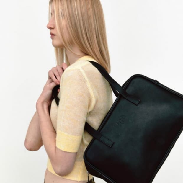 Trapezoid Shoulder Bag (black)