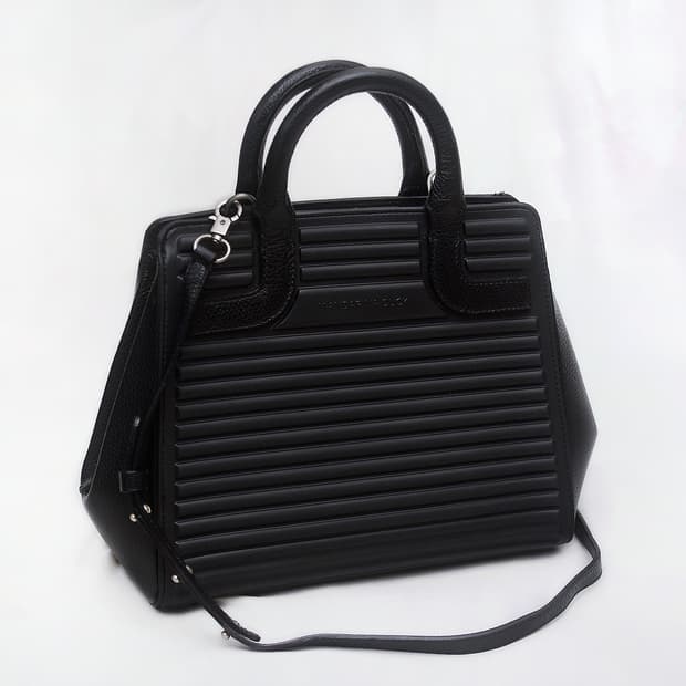 만다리나덕 x 엠마뉴엘라 마젠타 콜라보 한정판 에바(EVA)백