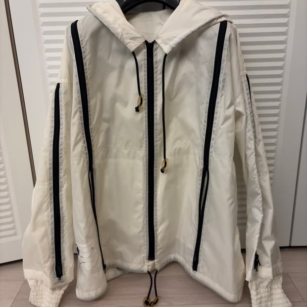 파이널 홈 서바이벌 자켓 화이트