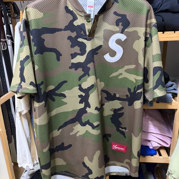 슈프림 S 로고 베이스볼 헨리 우드랜드 카모 - 24FW