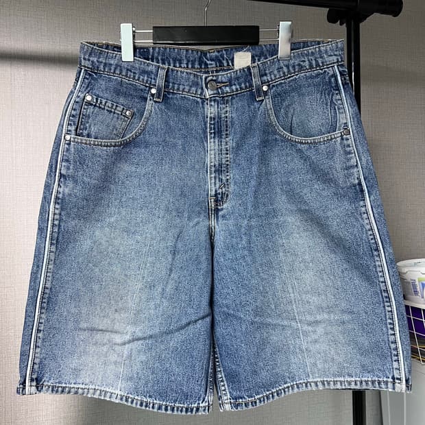 Levis L2 shorts 