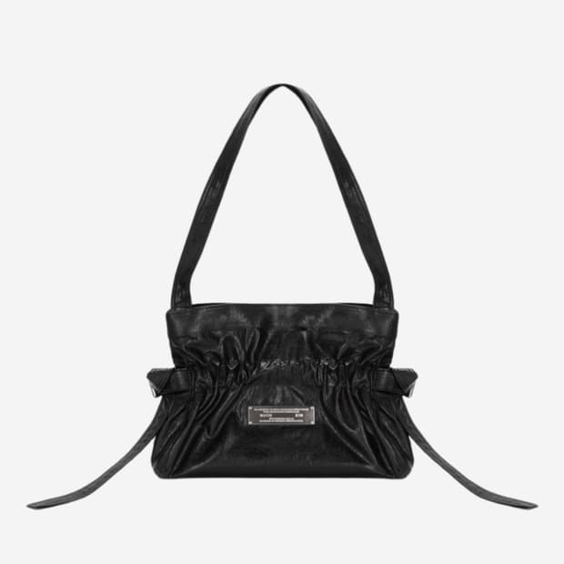 마뗑킴 포우 레더 씨쉘 미니백 블랙 판매해요 가방 숄더백