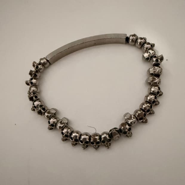 알랙산더맥퀸 스컬 비즈 팔찌