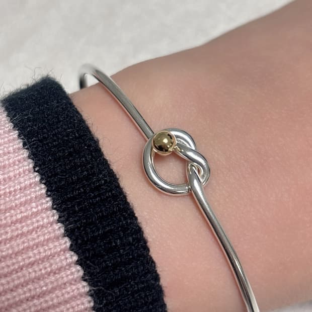 티파니앤코 18k 콤비 실버 후크 앤 아이 하트 뱅글 팔찌