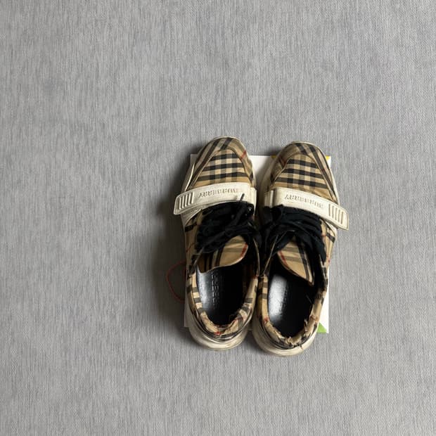 버버리 스니커즈