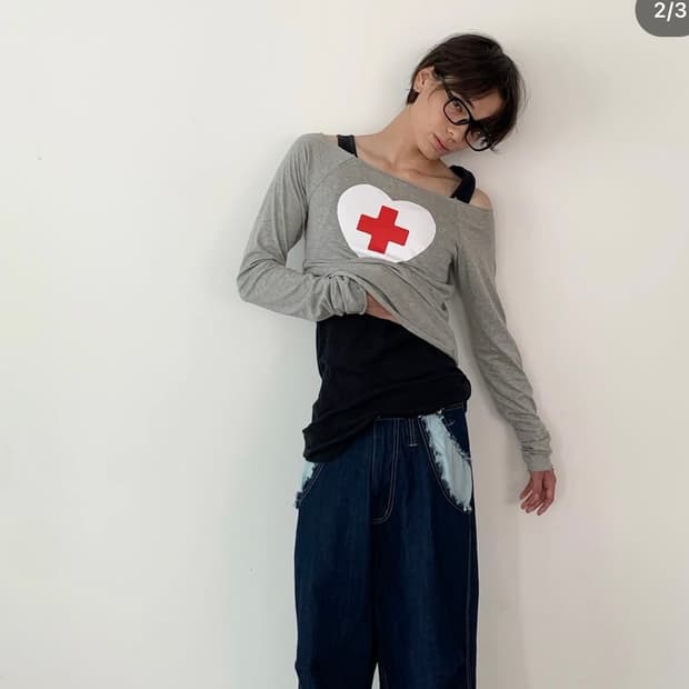 샵페어리 회색 오프숄더 티셔츠