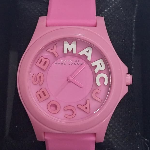 마크바이마크제이콥스 실리콘 슬론 시계