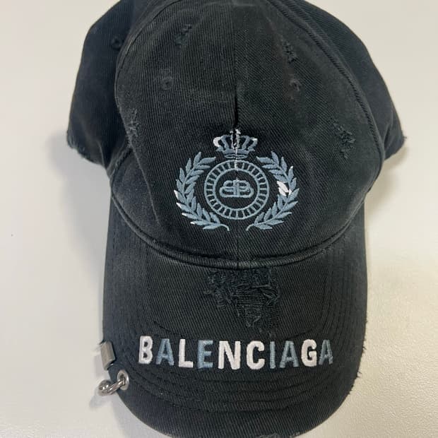 Balenciaga 피어싱 캡