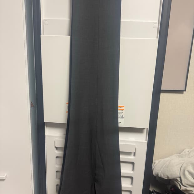 포터리 컴포트 밴딩 슬랙스 챠콜 3사이즈 팝니다.