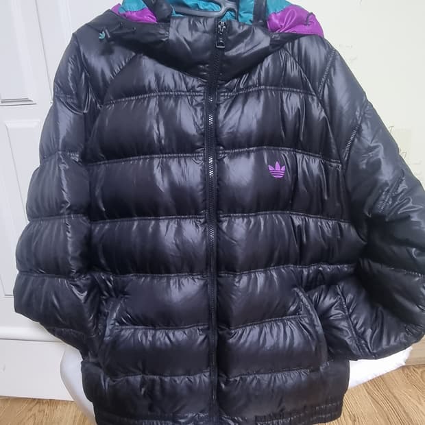 아디다스 유광패딩