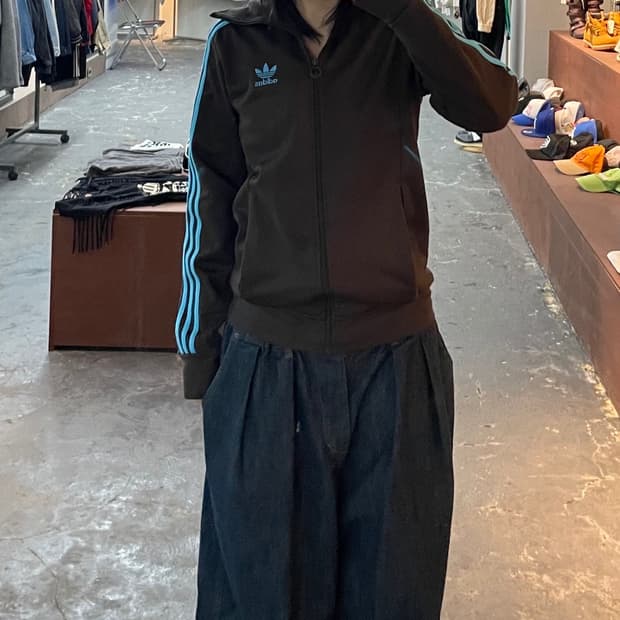 아디다스 유로파 브라운 블루 져지 H1022