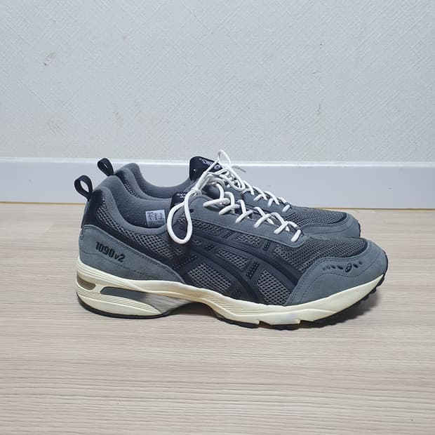 아식스 젤 1090 v2 오이스터 그레이 305