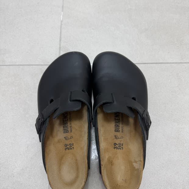 버켄스탁 보스턴 레더 블랙 - 레귤러 250 팝니다.