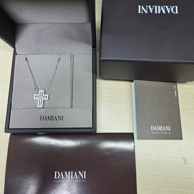 다미아니 벨에포크 미듐 m사이즈 목걸이판매합니다.