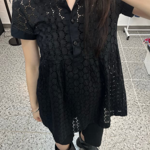 블랙 라인 블라우스