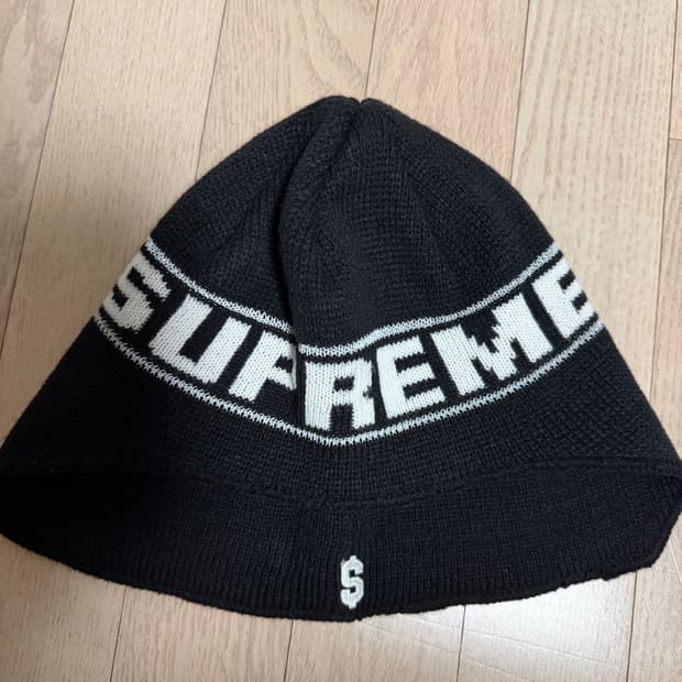 슈프림 이어플랩 비니 블랙 - 23FW 블랙