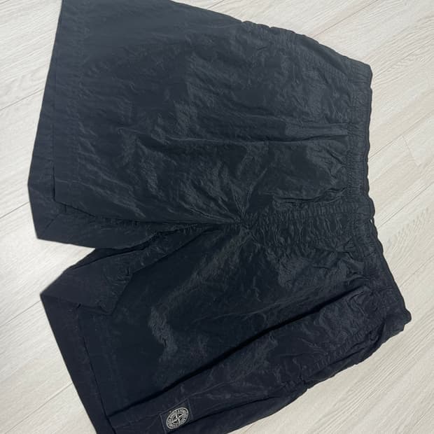 [L] 스톤아일랜드 나일론 반바지. 국내 백화점 제품