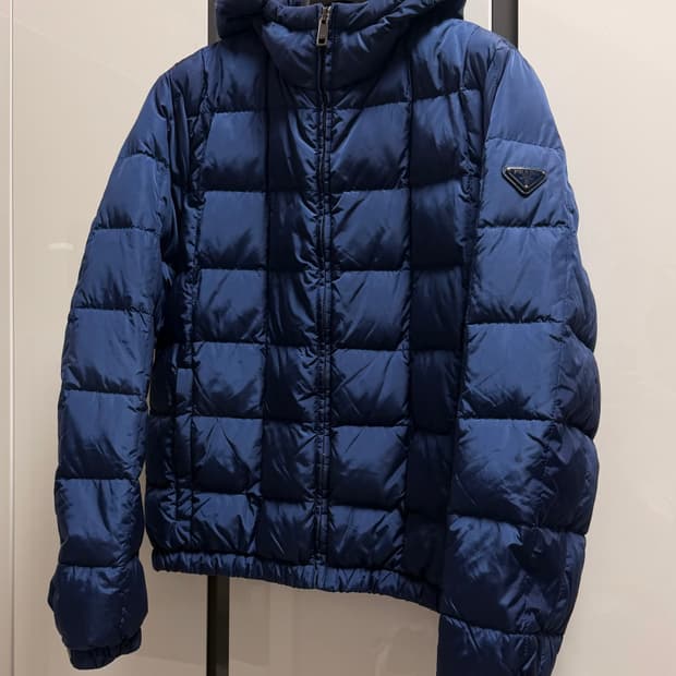 (48) 프라다 삼각로고 다운패딩