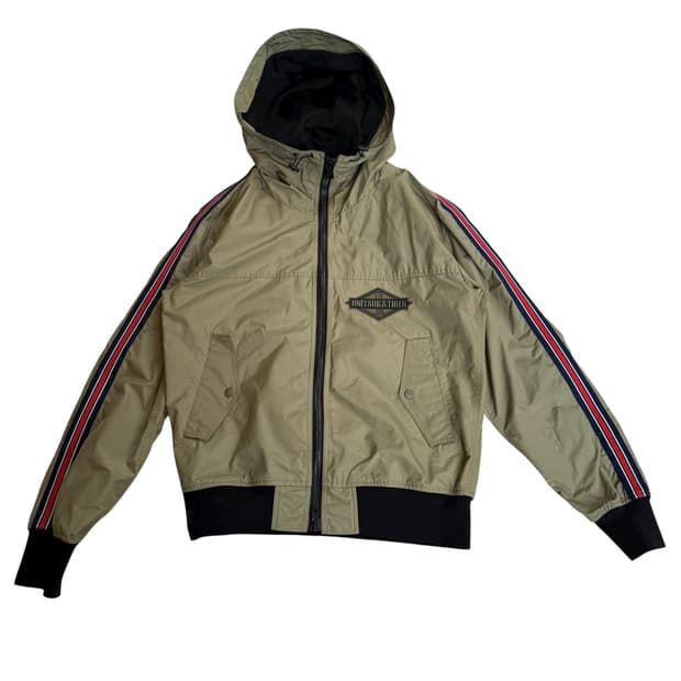 오니츠카 타이거 바람막이