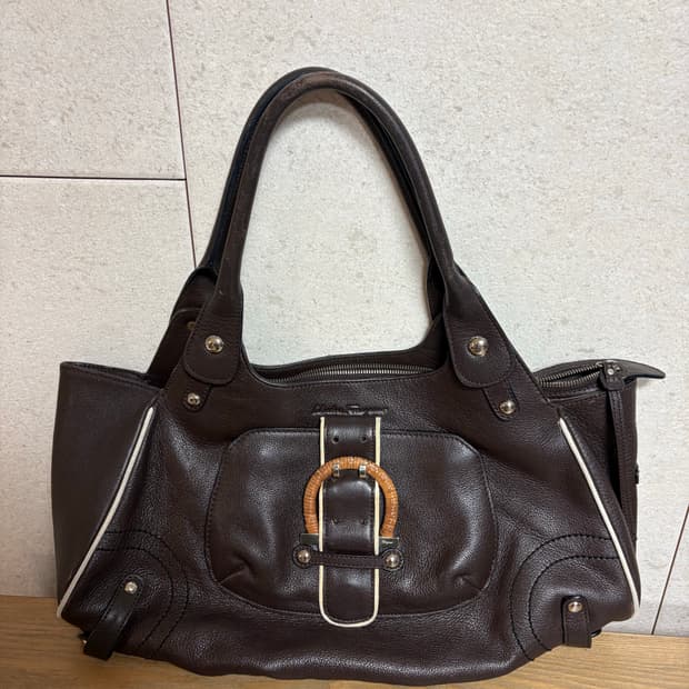 페라가모 라탄 디테일 백