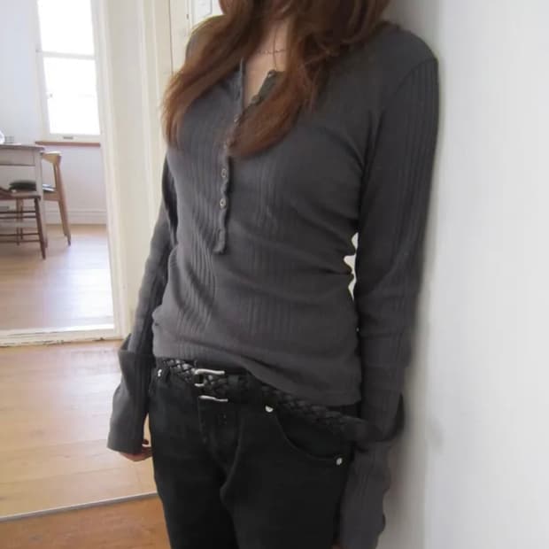 이즈이즈 머글 버튼 티