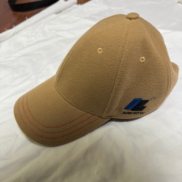 자라 아더에러 콜라보 모자