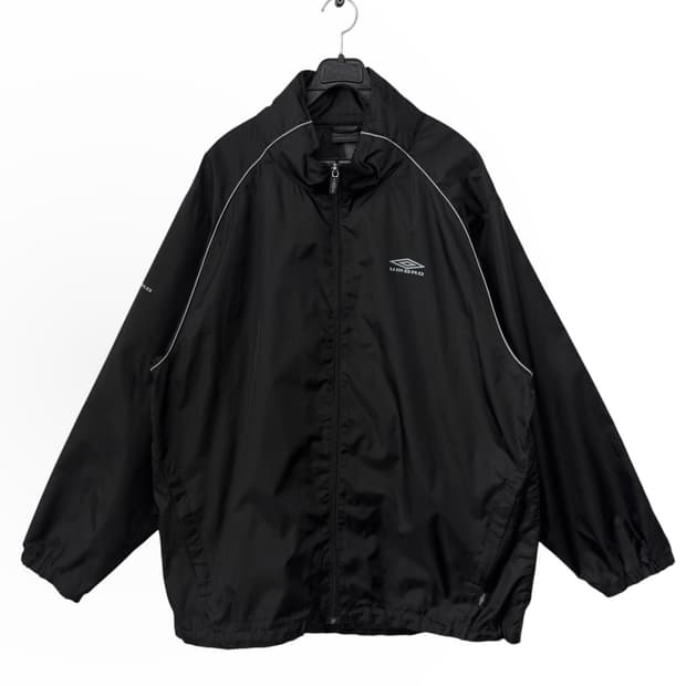 엄브로 바람막이