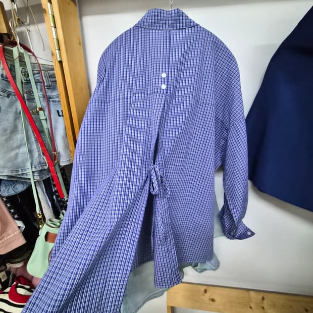 백오픈 체크 박시셔츠. 시스템 플레어스커트