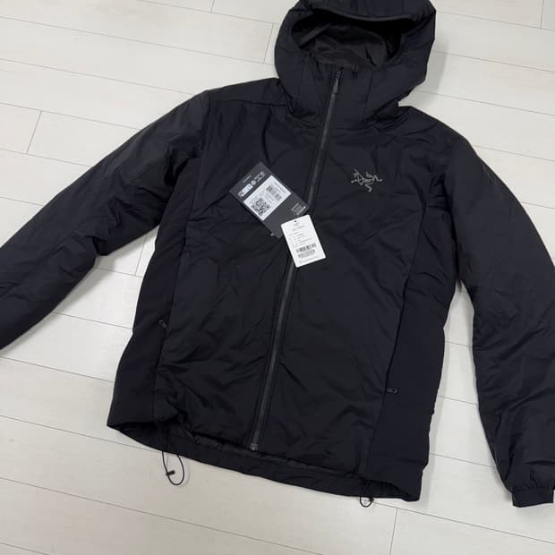 아크테릭스 아톰 SV M 사이즈 블랙  크림에서 괜히 구매하셔서 국내판 