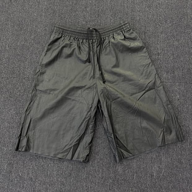 MM6 메종마르지엘라 오버사이즈 레더 쇼츠 