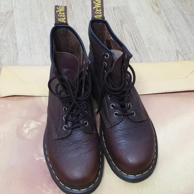 닥터마틴 1460 8홀 브라운