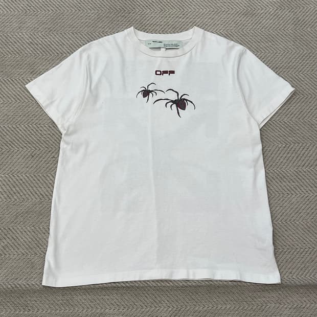 오프화이트 프린팅반팔티 r3370