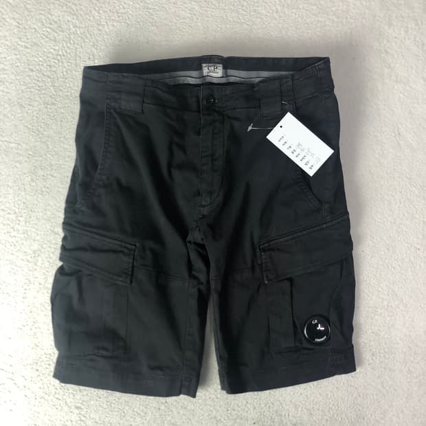 CP 컴퍼니 렌즈 반바지 