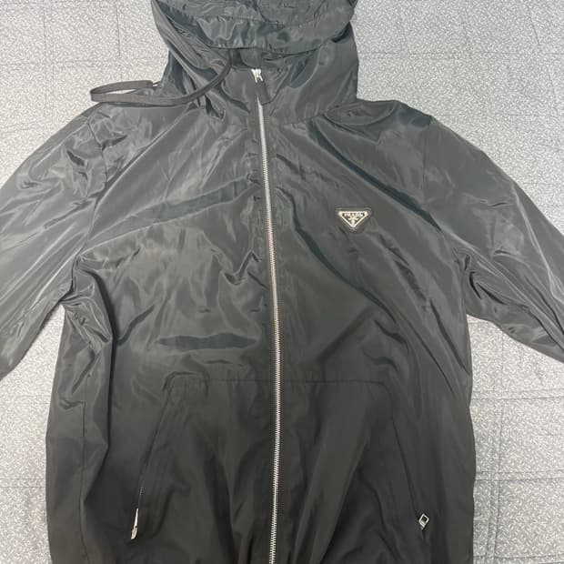 프라다 리나일론 자켓 블랙