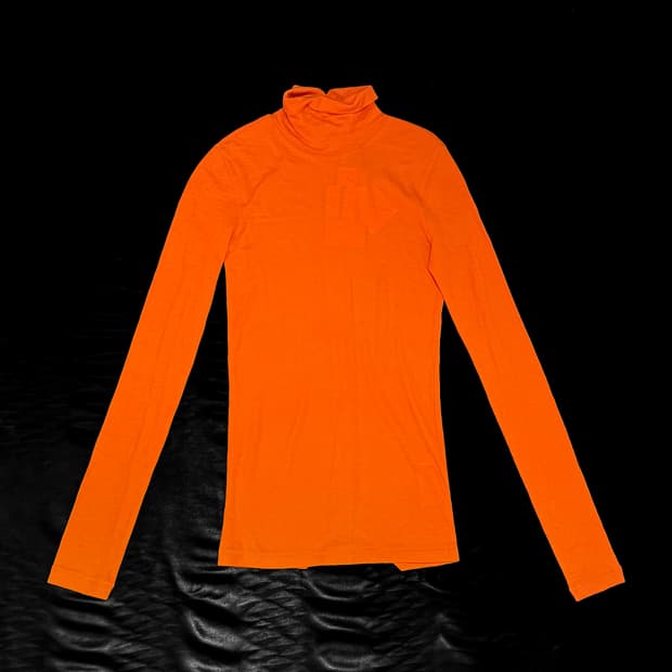 렉토 오버레이 로고 터틀넥 탑