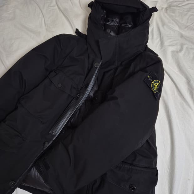 스톤 아일랜드 40330 립스탑 고어텍스 콘 팩라이트 다운 자켓 블랙 M