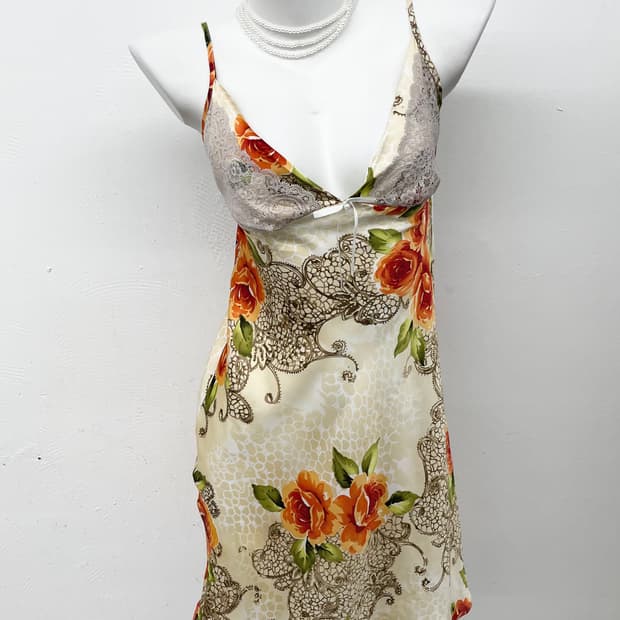 오리엔탈 새틴 레이스 슬립