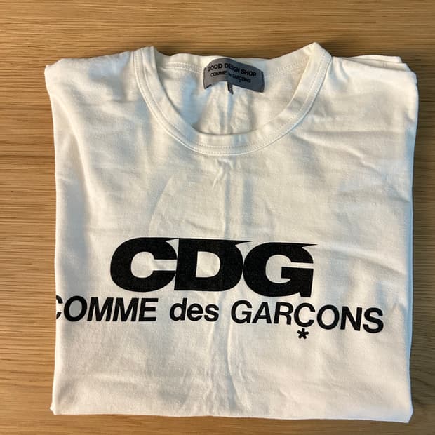 CDG 화이트 로고 티셔츠
