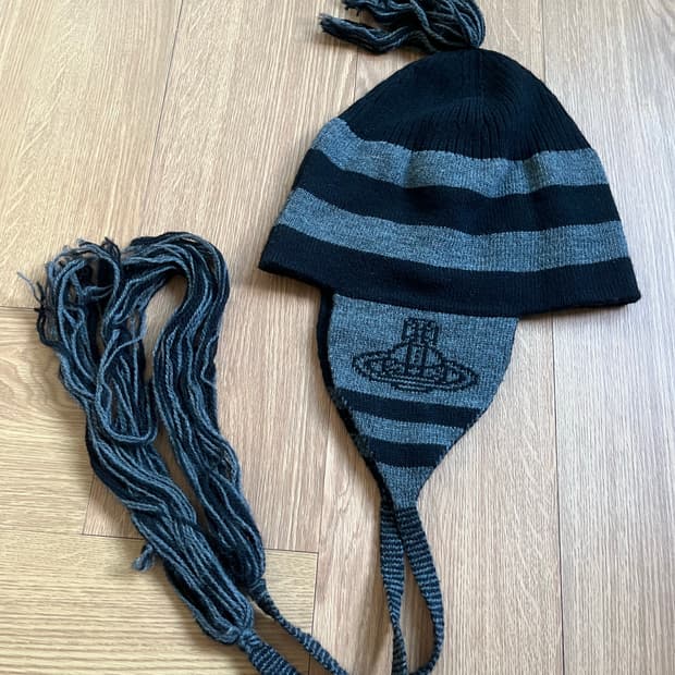 비비안 웨스트우드 이어플랩