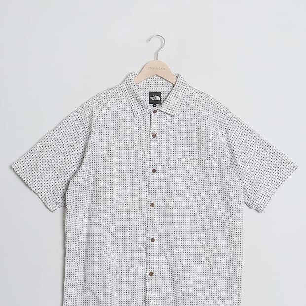 THE NORTH FACE Stitched Dot Shirts