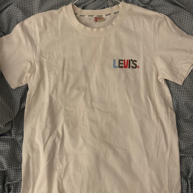 Levi's 리바이스 멀티 컬러 폰트 로고 반팔 티셔츠