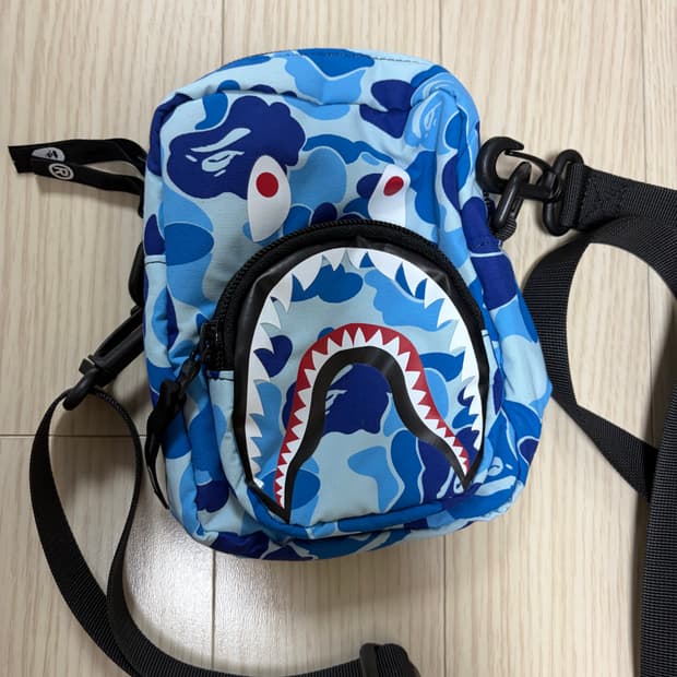 베이프 카모 샤크 미니 크로스백