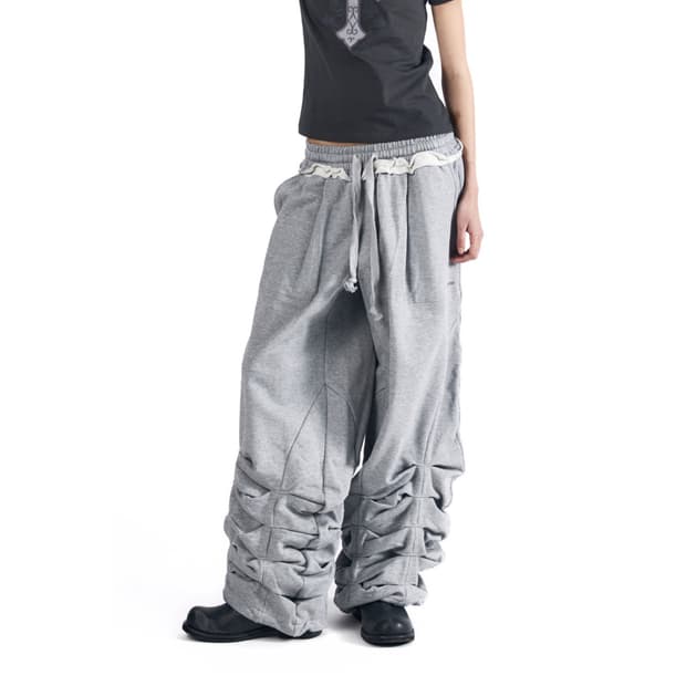 Sediment Pin-Tuck Sweatpants (Gray)