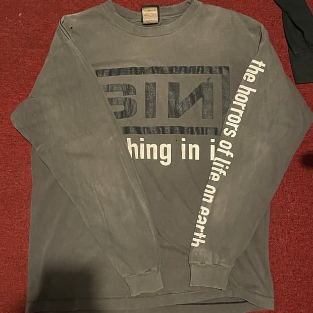 L) 세인트미카엘 나인인치네일스 오마주 sin 롱슬리브