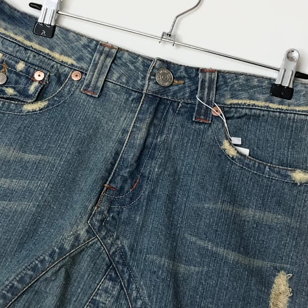 True Religion 트루릴리전 데님 조이 디스트레스 미디 스커트