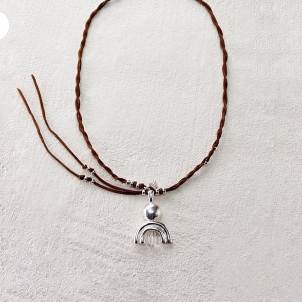 EnSage 화이트 크리스털 가죽 목걸이