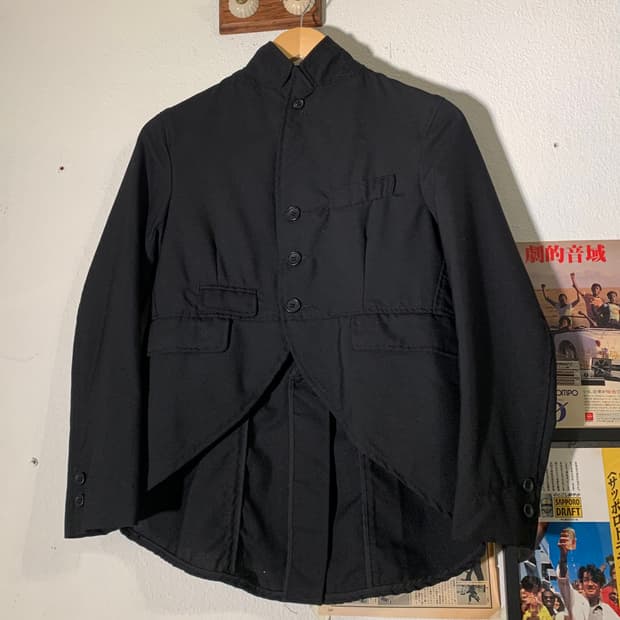 엔지니어드 가먼츠 하프 크롭 블레이져