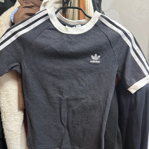 아디다스 슬림 레글런 반팔티셔츠